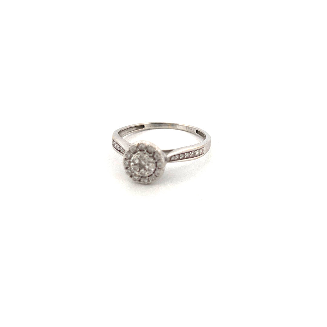 18kt White Gold Solitaire Illusion Set Halo Ring