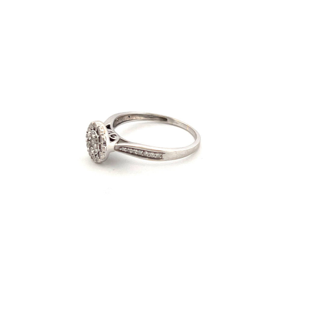 18kt White Gold Solitaire Illusion Set Halo Ring