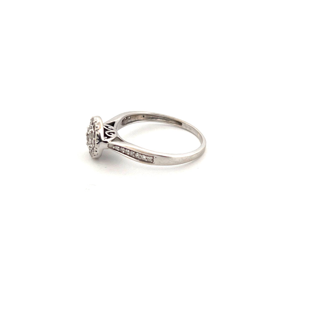 18kt White Gold Solitaire Illusion Set Halo Ring