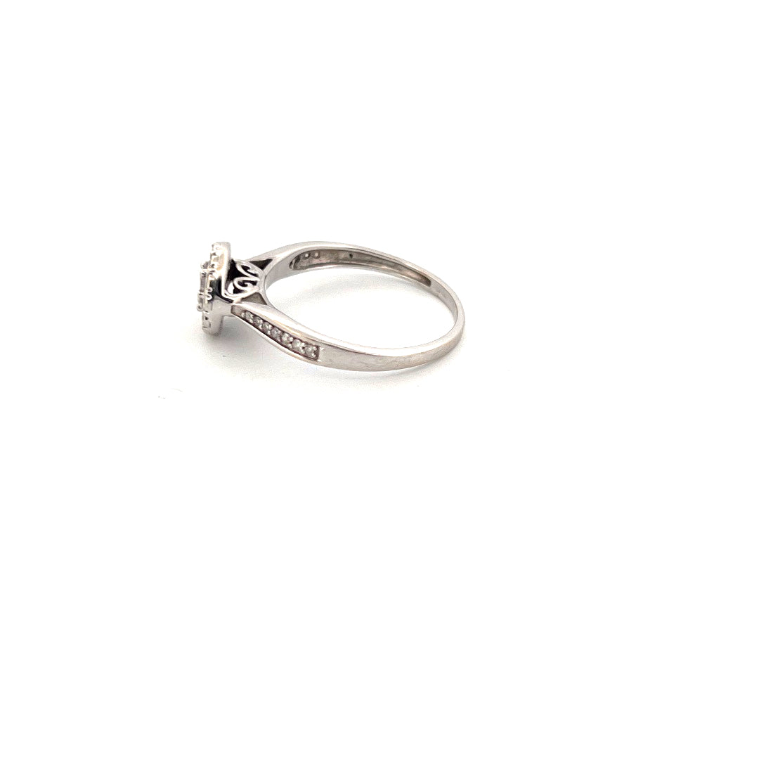 18kt White Gold Solitaire Illusion Set Halo Ring