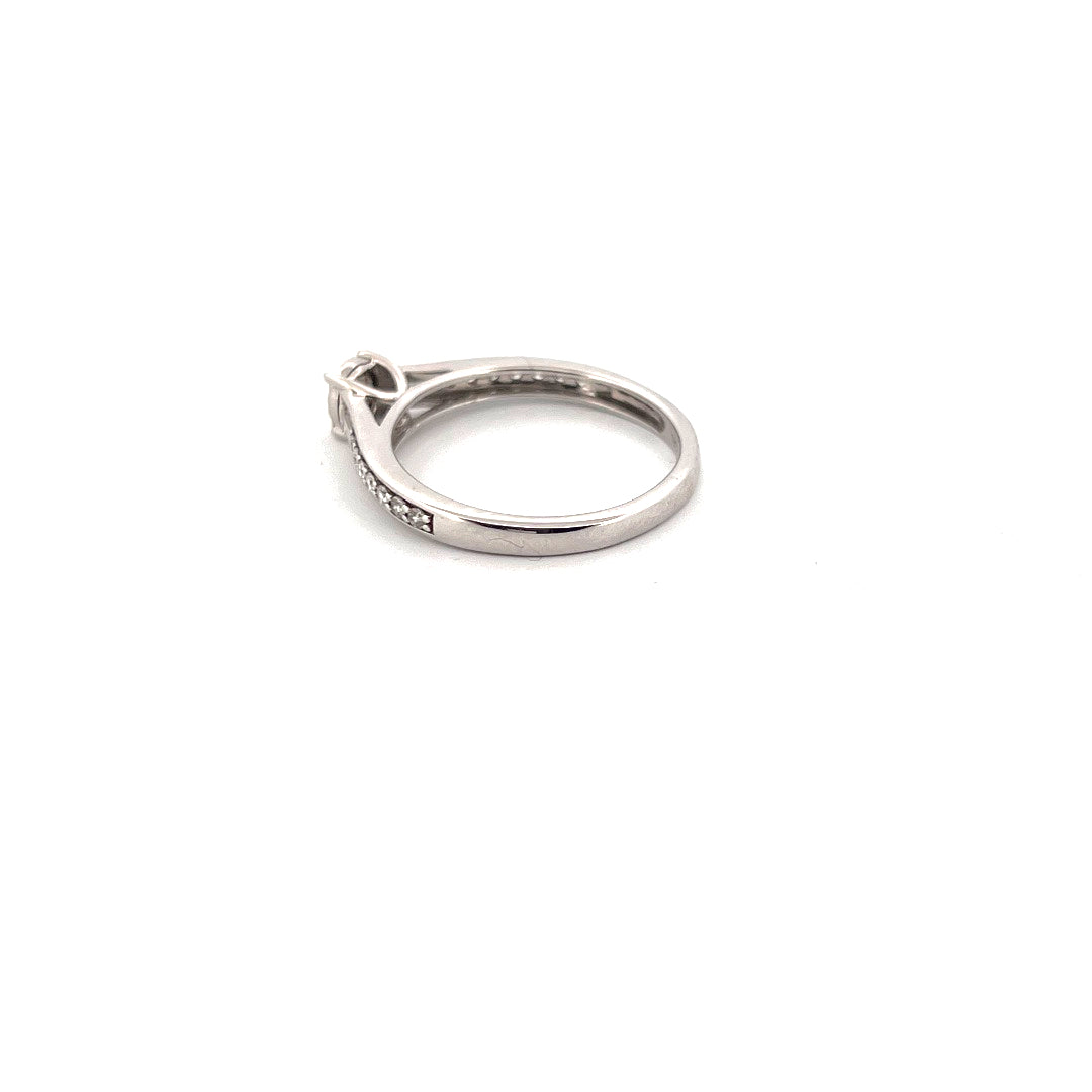 18kt White Gold Solitaire Diamond Ring
