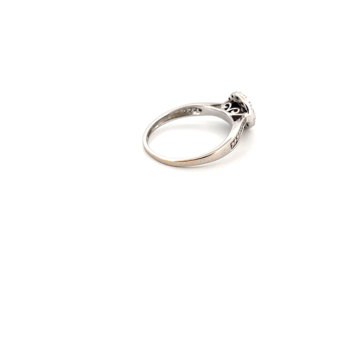 18kt White Gold Solitaire Illusion Set Halo Ring