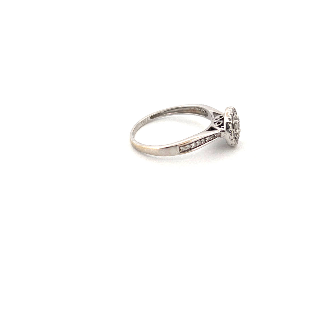 18kt White Gold Solitaire Illusion Set Halo Ring