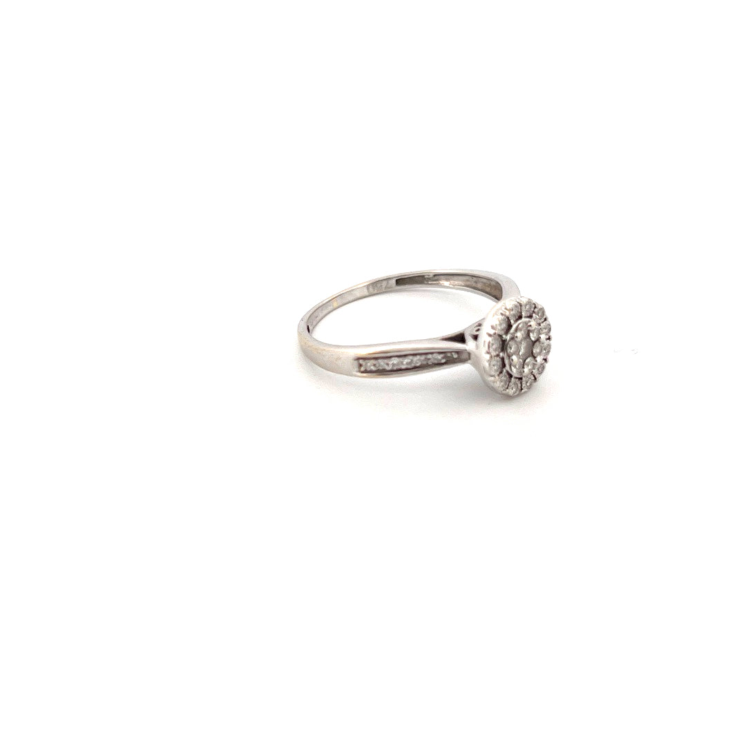 18kt White Gold Solitaire Illusion Set Halo Ring