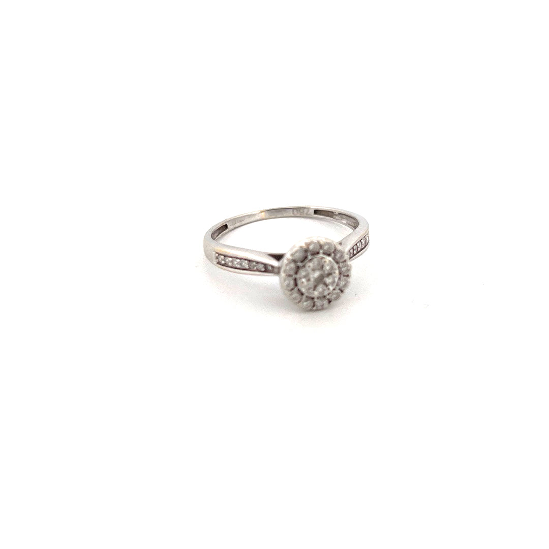 18kt White Gold Solitaire Illusion Set Halo Ring