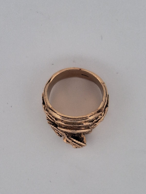 9KT Gold Saddle Ring